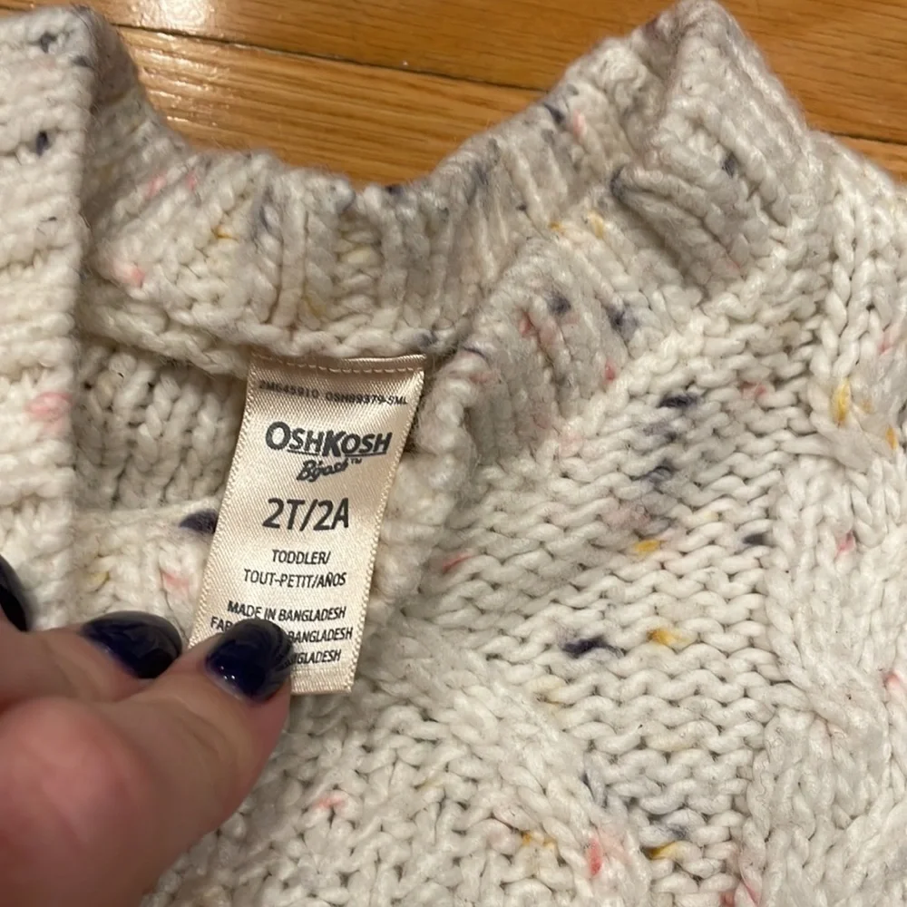 OSHKOSH 2 t girls sweater good condition